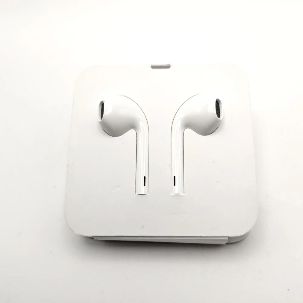Apple EarPods with Lightning Connector White Wired In-Ear Headphones MMTN2AM/A